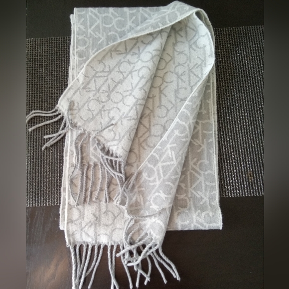 Calvin Klein Logo Grey Fringe Scarf - Picture 3 of 4